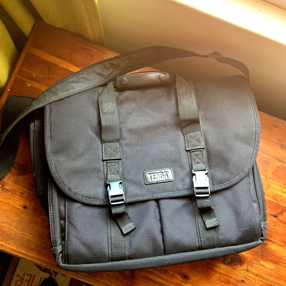 Tenba Classic 416 Original Briefcase Camera Laptop Expandable w shoulder strap